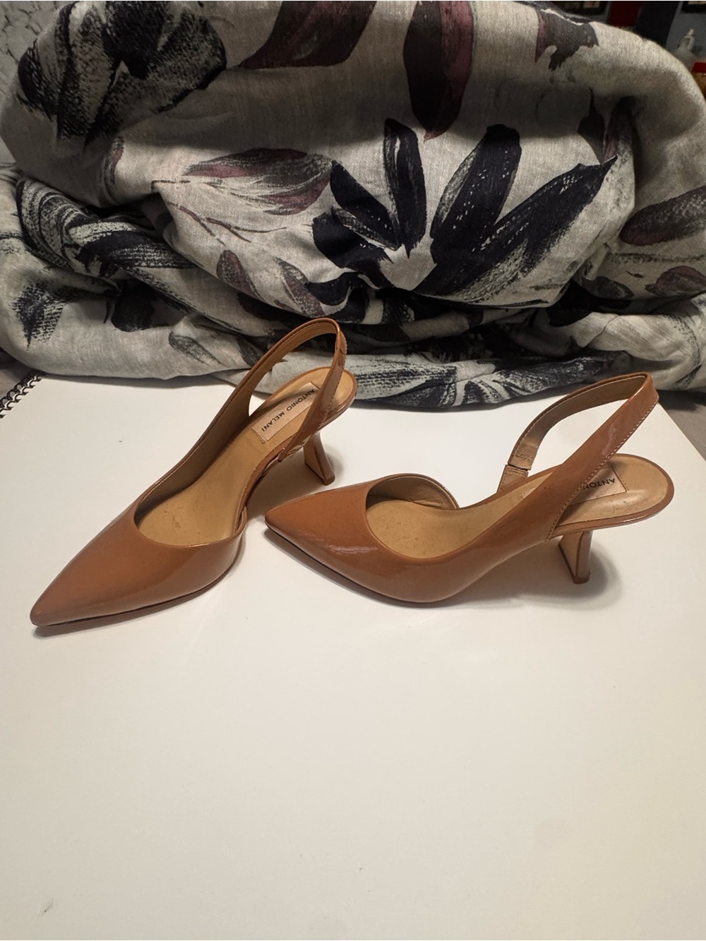 ANTONIO MELANI Tan Pointed Slingback Kitten Heel Pumpsg